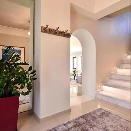 Luxury In Santorini Villa Vourvoúlos
